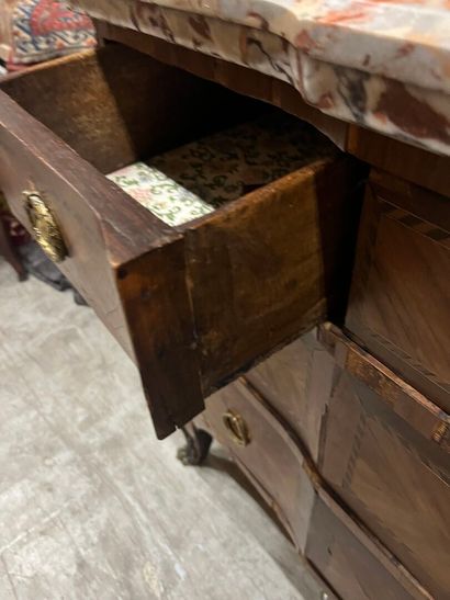 Veneered chest of drawers with five drawers...