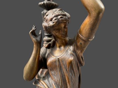Jeune femme canéphore
Epreuve en bronze de...
