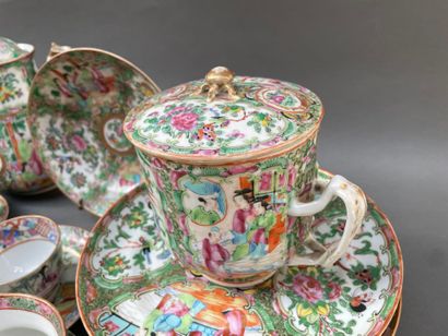 Ensemble en porcelaine de Canton à décor...