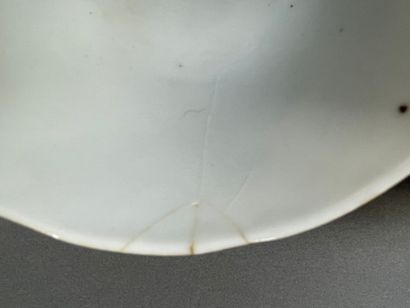 Suite de sept bols en porcelaine à décor...