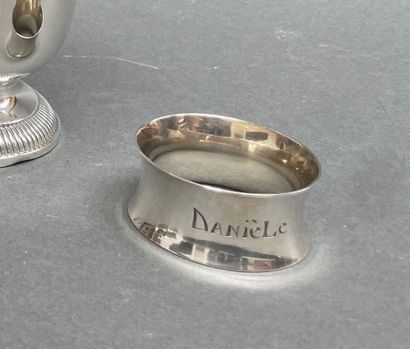 Lot en argent Minerve comprenant : 
-Timbale...