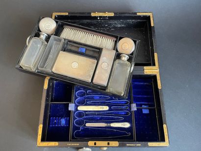 P&F SCHÄFER, 37 Piccadilly
Coffret de toilette...