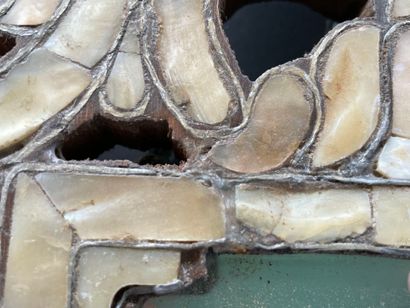 Miroir en bois à incrustations de plaquettes...