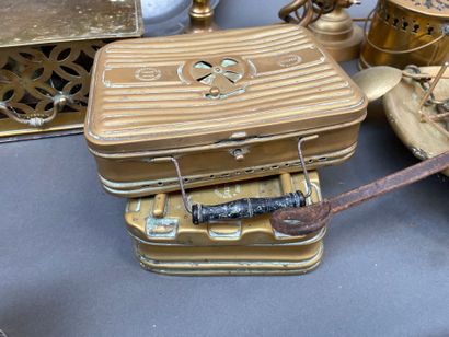 Lot de cuivres et étain : timbales, bassinoire,...