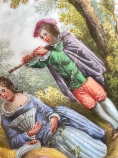 Dans le goût de MEISSEN
Bonbonnière lenticulaire...