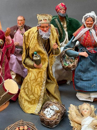 Ensemble de 19 santons en terre cuite Jouglas...