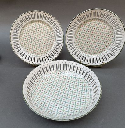 Lot de d'assiettes, coupelles, tasses en...