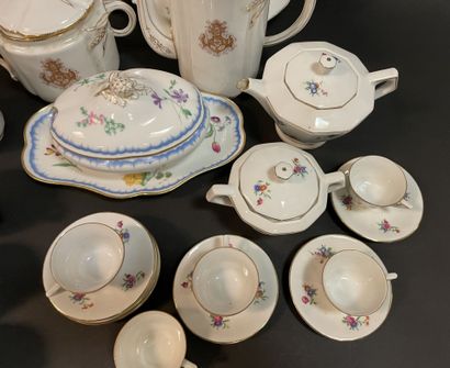 Lot de vaisselle en porcelaine comprenant...