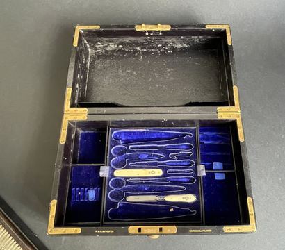 P&F SCHÄFER, 37 Piccadilly
Coffret de toilette...