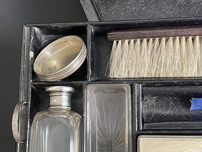 P&F SCHÄFER, 37 Piccadilly
Coffret de toilette...
