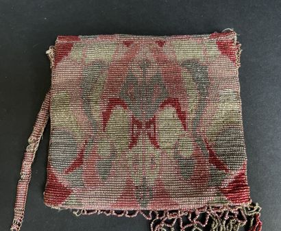 Petit sac perlé
11 x 12 cm
Accidents

Dans...