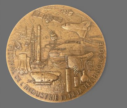 Lot de médailles en bronze dont :
-Thème...