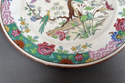 Henry BURGESS
Suite de 13 assiettes en faïence...