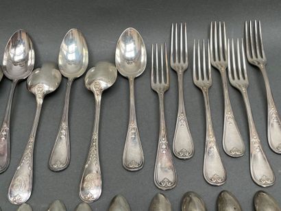 12 grandes cuillères, 6 grandes fourchettes...
