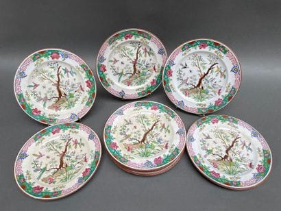 Henry BURGESS
Suite de 13 assiettes en faïence...