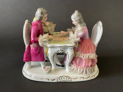 Huit groupes en porcelaine représentant des...