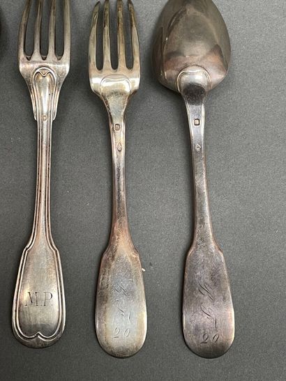 Lot en argent comprenant : 
- Cuillère à...