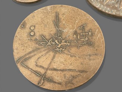 Lot de médailles en bronze dont :
-Thème...