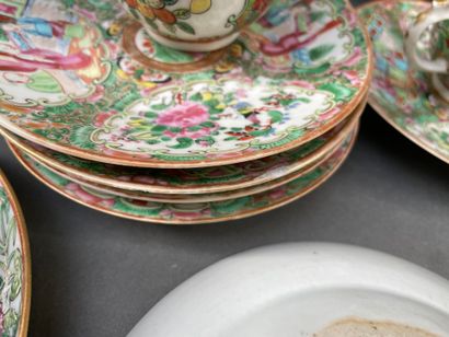 Ensemble en porcelaine de Canton à décor...