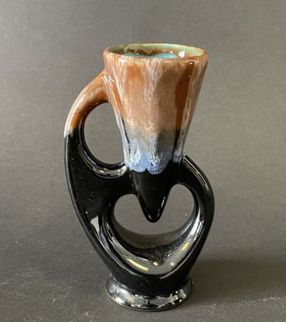 Suite de quatre vases de formes libres en...