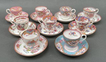 Manufacture de MINTON
Neuf tasses à café...
