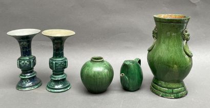Ensemble de vases et théière en céramique...