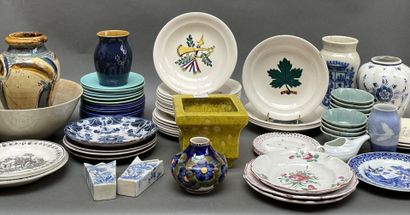 Lot ce céramiques comprenant : assiettes...