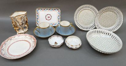 Lot de d'assiettes, coupelles, tasses en...