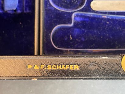 P&F SCHÄFER, 37 Piccadilly
Coffret de toilette...