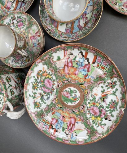 Ensemble en porcelaine de Canton à décor...