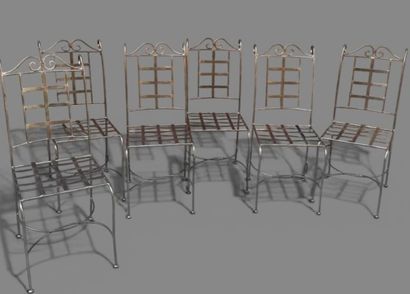 Suite de six chaises en métal tubulaire brossé....
