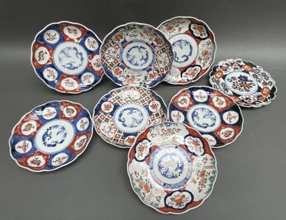 Lot de huit assiettes en porcelaine du Japon
Diam...