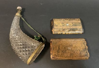 Lot de bibelots divers comprenant : poire...