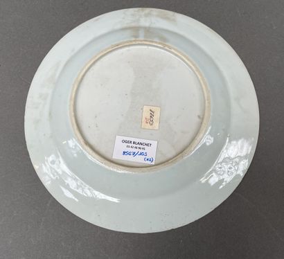 Paire d'assiettes en porcelaine à décor de...