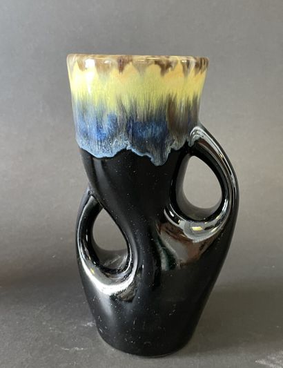 Suite de quatre vases de formes libres en...