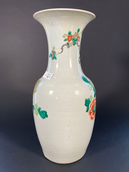 Chine, vers 1900, 
Paire de vases balsutres,...
