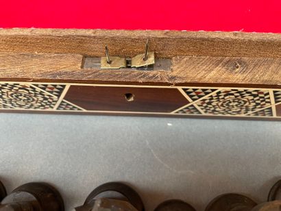 Deux coffrets en bois marqueté de nacre et...