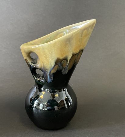 Suite de quatre vases de formes libres en...