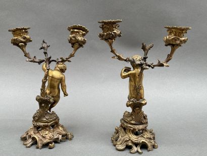Paire de flambeaux à deux lumières en bronze...