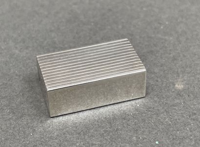 Lot en argent Minerve comprenant : 
-Timbale...