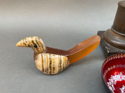 Lot de bibelots divers dont Christ (47 cm),...