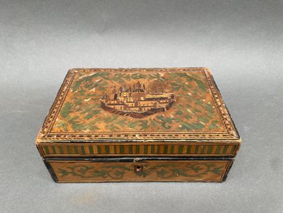 Coffret en marqueterie de paille à décor...