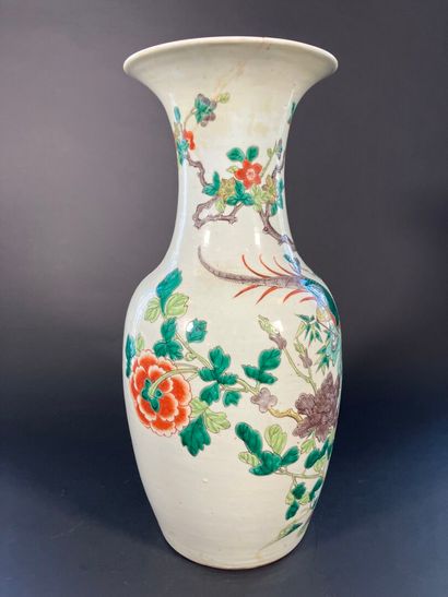 Chine, vers 1900, 
Paire de vases balsutres,...