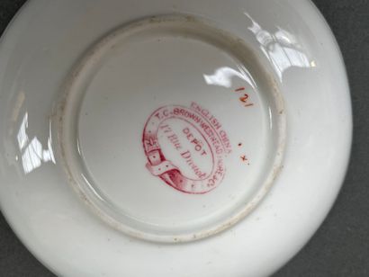 Manufacture de MINTON
Neuf tasses à café...