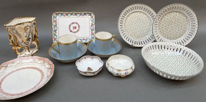 Lot de d'assiettes, coupelles, tasses en...