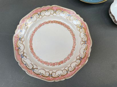 Lot de d'assiettes, coupelles, tasses en...