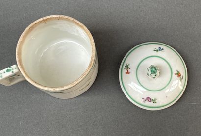 Petit pot à crème couvert en porcelaine à...