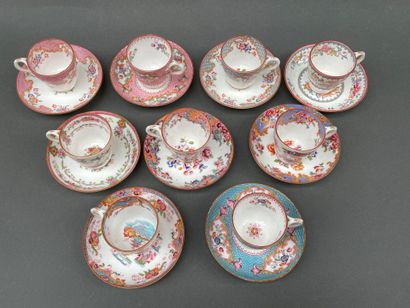 Manufacture de MINTON
Neuf tasses à café...
