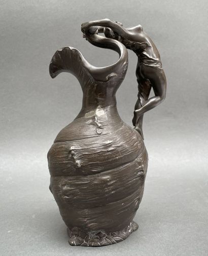 Henri HUPPE (1855-1911)
Pichet en étain à...