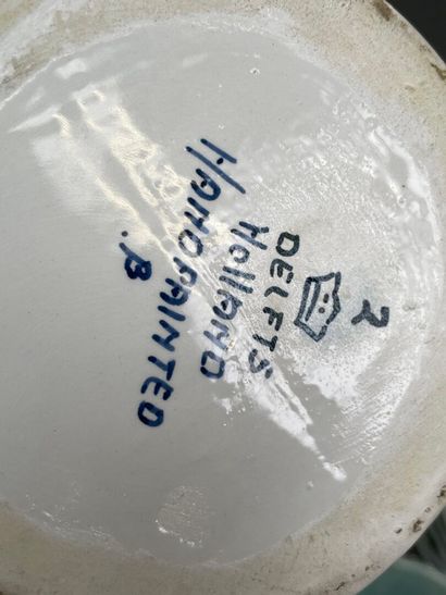 Lot ce céramiques comprenant : assiettes...
